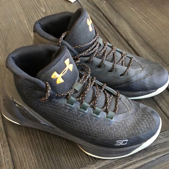 Under Armour Curry shoes - Picture 1 of 3